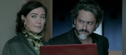 Marta surta com Z&eacute; Alfredo em 'Imp&eacute;rio' (Reprodu&ccedil;&atilde;o/Rede Globo)