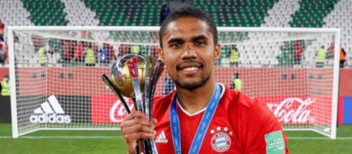 Novela Douglas Costa est&aacute; longe de um final (Reprodu&ccedil;&atilde;o/Instagram)