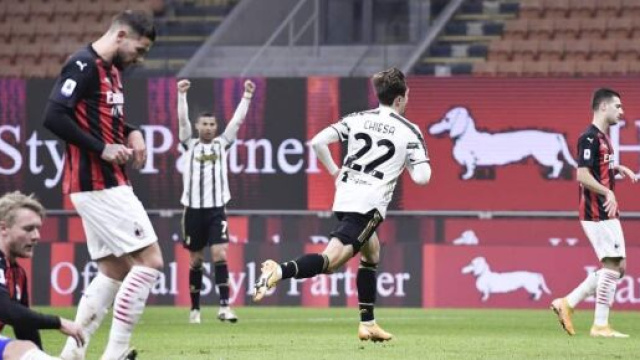L'esultanza di Federico Chiesa dopo la doppietta rifilata ai rossoneri all'andata, finita 1-3 per la Juventus.