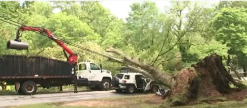 Tornadoes throw several cars, semi-trucks aside while crossing Texas highway (Image source: CBS This Morning/YouTube)
