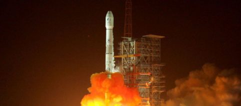 Los restos fuera de control de un cohete chino podrían caer a la Tierra este sábado