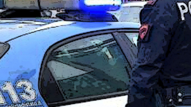 La donna &egrave; stata soccorsa dalla polizia.