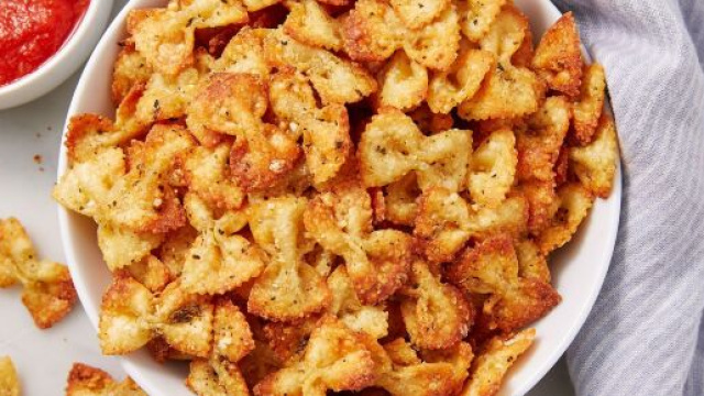 Chips di patate novelle alla paprika.