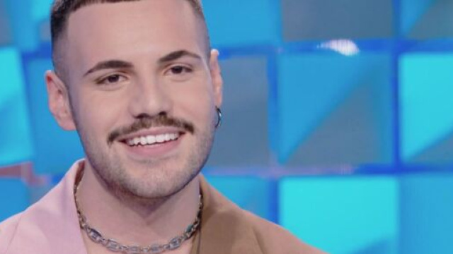 L'ex di Amici 20 Raffaele Renda a Verissimo parla di Martina: 'S&igrave;, si era infatuata di me'.