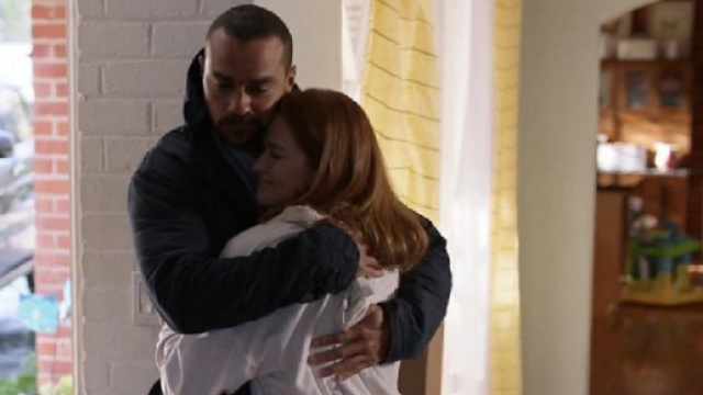 Sarah Drew commenta le scene che hanno coinvolto Jackson e April in Grey's Anatomy 17x14.