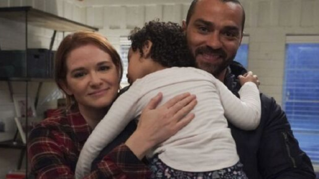 Sarah Drew e Jesse Williams commentano le voci sullo spin-off di Jackson e April.