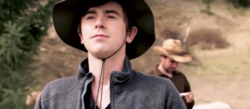 Dr. Shaun Murphy and 'The Good Doctor' surgical team face personal and medical crises in remote Guatemala (Image source: ABC/YouTube)