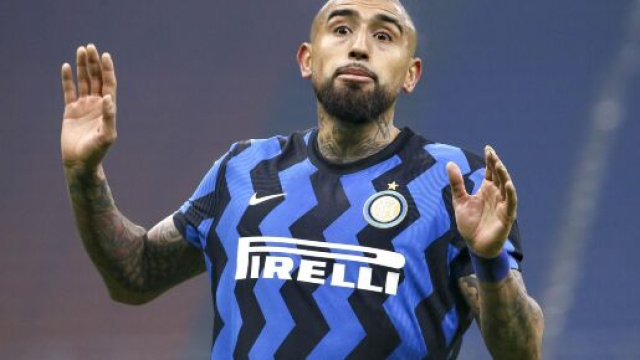 Covid-19, il centrocampista dell'Inter Vidal &egrave; positivo: si trova ricoverato in ospedale.