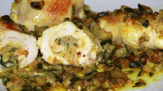 involtini di pollo ripieni in padella.