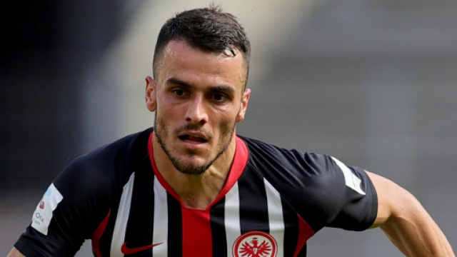 L'Inter starebbe pensando a Filip Kostic per la fascia.