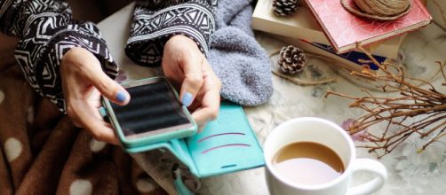 Varias Comunidades Aut&oacute;nomas han dise&ntilde;ado sus propias webs y aplicaciones para solicitarlo (Pixabay)