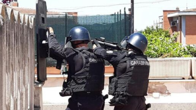 Ad Ardea un uomo ha ucciso un anziano e 2 bambini, poi si &egrave; tolto la vita.