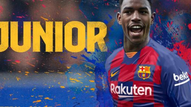 Bar&ccedil;a sign Junior Firpo - fcbarcelona.com