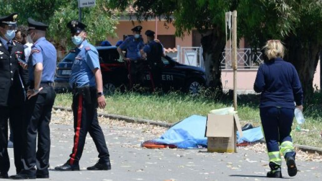 Sparatoria ad Ardea, killer uccide un anziano e due fratellini.