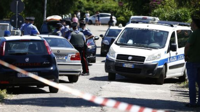 Ardea: gli inquirenti: strage senza movente, lo psicologo: 'Non credo nel raptus'
