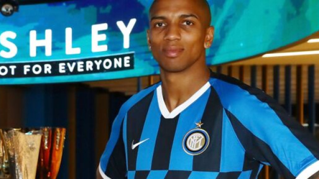 Inter, Young avrebbe rifiutato il rinnovo: sarebbe vicino l'accordo con il Burnley.