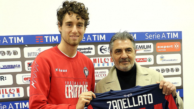 Nicol&ograve; Zanellato quando venne presentato al Crotone.