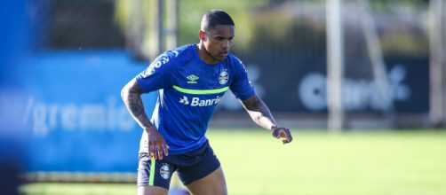 Douglas Costa deve estrear pelo Gr&ecirc;mio (Lucas Uebel/Gr&ecirc;mio)