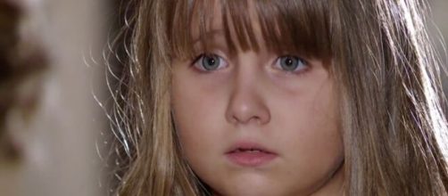 J&uacute;lia 'escolhe' Manu como m&atilde;e em 'A Vida da Gente' (Reprodu&ccedil;&atilde;o/TV Globo)