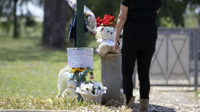 Strage di Ardea, denunciata la madre del killer per non aver segnalato l'arma con cui il figlio ha ucciso due bambini e un anziano.