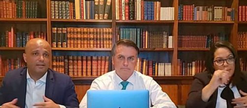 Bolsonaro critica m&aacute;scara em live (Reprodu&ccedil;&atilde;o/Redes sociais)