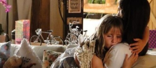 J&uacute;lia e Manu em 'A Vida da Gente'. (Foto: Globo).