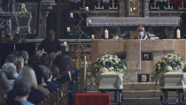 Bolzano, Benno Neumair, celebrati i funerali dei genitori: 'Due bare e molte domande'.