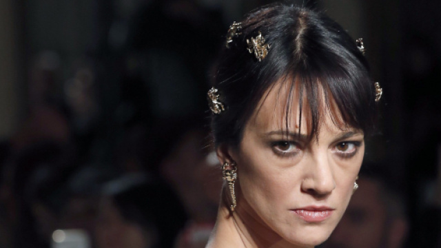Asia Argento ospite a Belve, ma volano scintille con la conduttrice Francesca Fagnani.