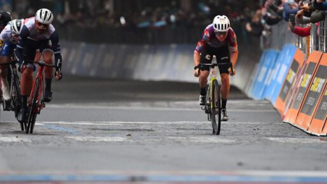 Ciclismo, brutta caduta per Jacopo Mosca ai campionati italiani di cronometro: &egrave; in ospedale.