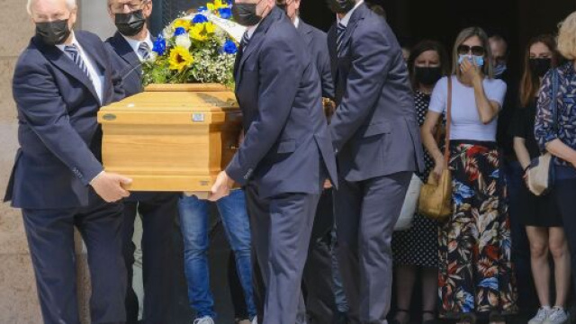 Padova: aveva messo l'iban nell'epigrafe, il parroco si rifiuta di celebrare il funerale.