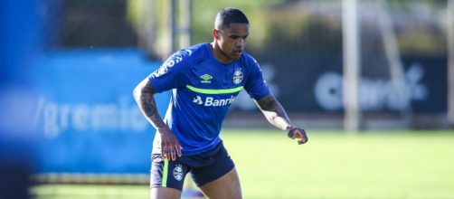 Gr&ecirc;mio deve antecipar estreia de Douglas Costa (Lucas Uebel/Gr&ecirc;mio FBPA)