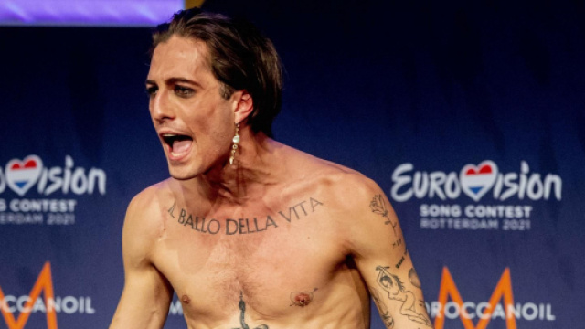 Damiano dei Maneskin non denuncer&agrave; i francesi: '&Egrave; stato solo uno sketch comico alla Zelig'.