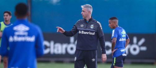 Gr&ecirc;mio testa op&ccedil;&otilde;es no meio-campo (Lucas Uebel/Gr&ecirc;mio)