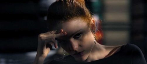 Nanda se joga na vida mundana em 'A Vida da Gente' (Reprodu&ccedil;&atilde;o/TV Globo)