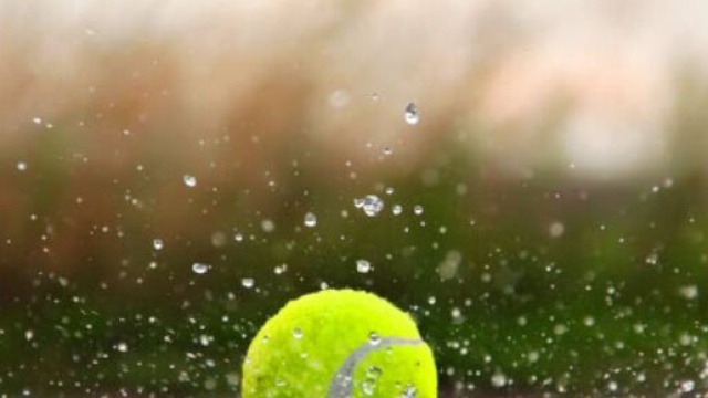 Gli organizzatori devono fare i conti con il clima londinese.