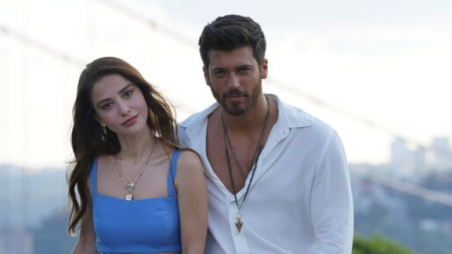 Mr Wrong, cambio programmazione su Canale 5