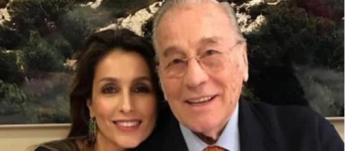 Enrique Ponce borra de su p&aacute;gina web las fotograf&iacute;as con Paloma Cuevas y su suegro. (Instagram @palomacuevasofficial)