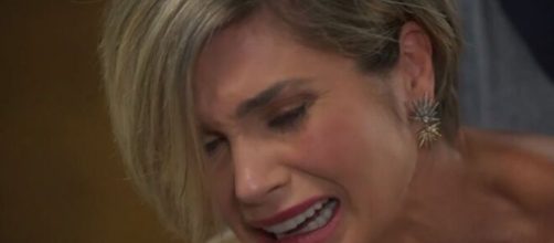 Helena toma atitude impens&aacute;vel em 'Salve-se Quem Puder'. (Reprodu&ccedil;&atilde;o/TV Globo)