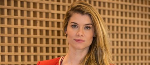 Alinne Moraes assina carta (Divulga&ccedil;&atilde;o/TV Globo)