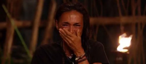 Olga Moreno se ech&oacute; a llorar cuando su madre la llam&oacute; por tel&eacute;fono (Twitter: Supervivientes)