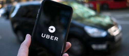 Aplicativo Uber n&atilde;o ofereceu defesa pr&eacute;via para o motorista denunciado, segundo a Ju&iacute;za (Arquivo Blasting News).