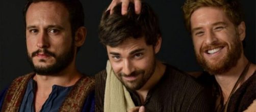 Isaque, Jac&oacute; e Esa&uacute; s&atilde;o uma fam&iacute;lia em 'G&ecirc;nesis' (Reprodu&ccedil;&atilde;o/Record TV)