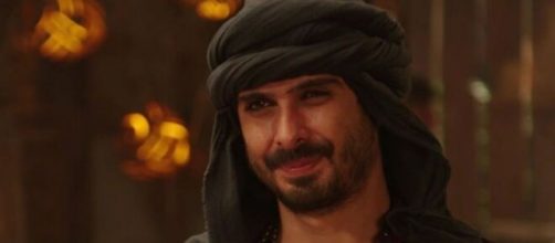 Ismael ri de plano em 'G&ecirc;nesis' (Reprodu&ccedil;&atilde;o/Record TV)