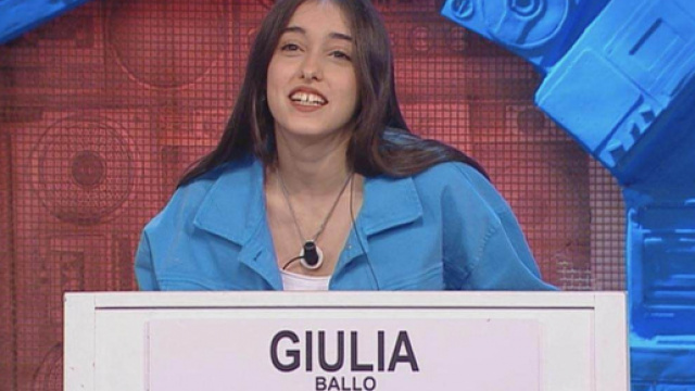 Amici, Giulia Stabile smentisce frasi della mamma: 'Sempre con Sangiovanni, non la vedo pi&ugrave;'.