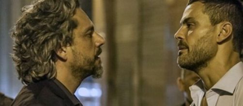 Alfredo e Maur&iacute;lio se enfrentam em 'Imp&eacute;rio' (Reprodu&ccedil;&atilde;o/TV Globo)