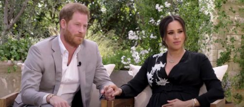 El pr&iacute;ncipe Harry y Meghan Markle en su casa de Montecito, durante el reportaje de Ophra Winfrey (Captura)