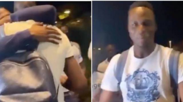 Edouard Mendy accueilli en h&eacute;ros par ses co&eacute;quipiers du S&eacute;n&eacute;gal. (Photo captures d'&eacute;cran vid&eacute;o Twitter @13footballC)
