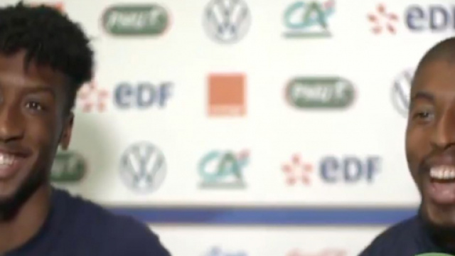 Presnel Kimpembe et Kingsley Coman morts de rire en interview. (cr&eacute;dit : Canal+ Sport, capture Twitter)