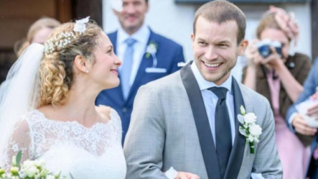 Tempesta d'amore, trame al 20 giugno: Robert dimenticher&agrave; la torta nuziale.