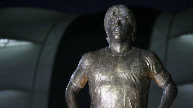 Une statue g&eacute;ante de Maradona inaugur&eacute;e en Argentine (Credit : Goal en espanol et FAF)